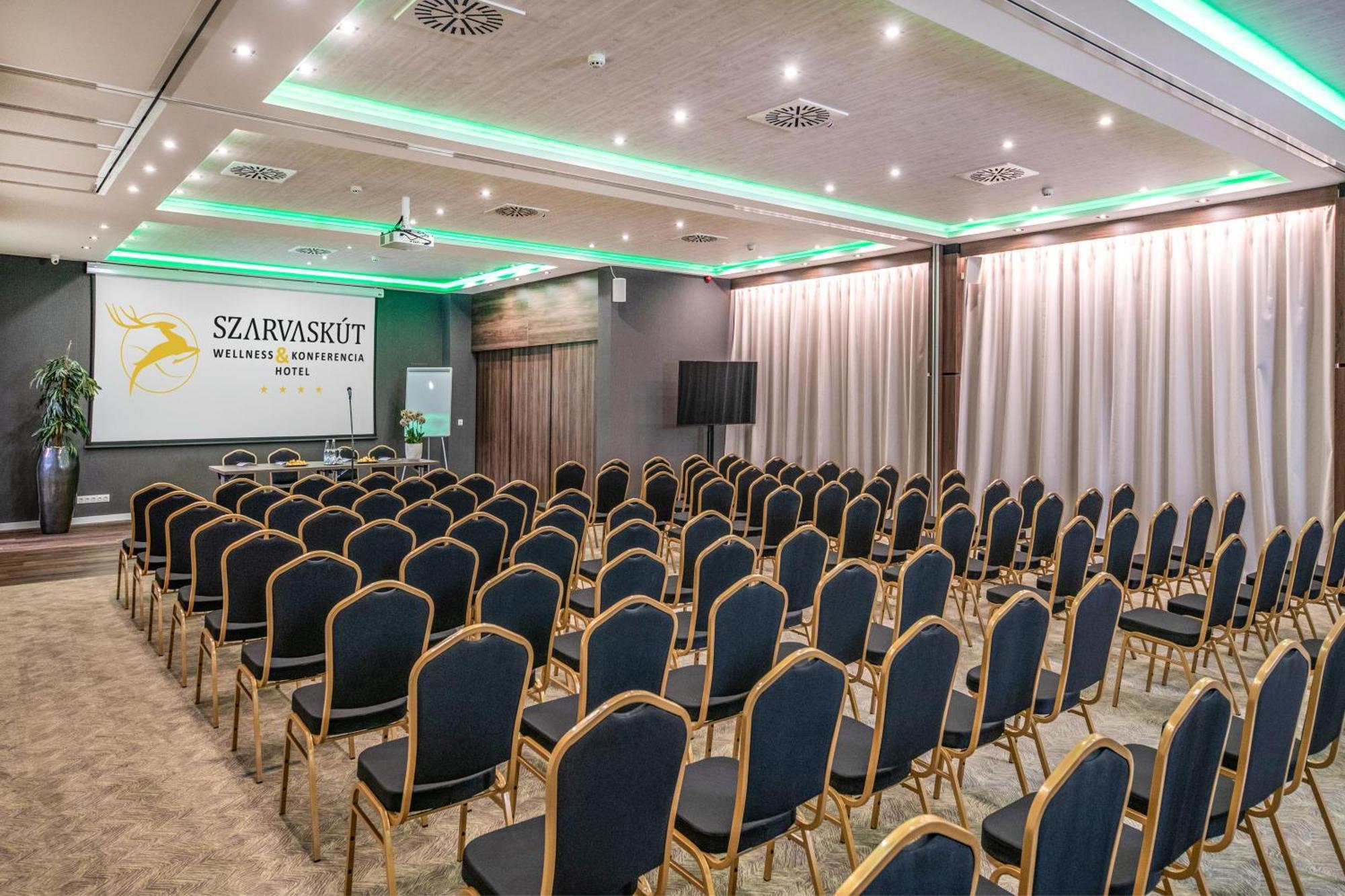 Szarvaskut Hotel Zirc Exterior foto