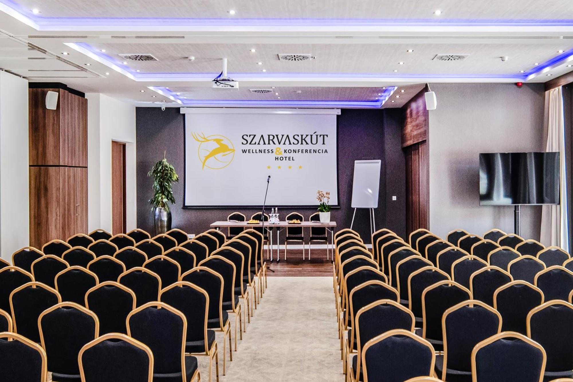 Szarvaskut Hotel Zirc Exterior foto